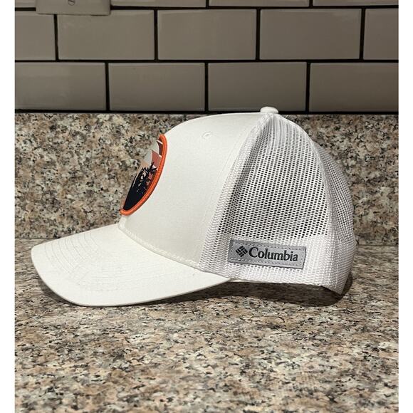 Columbia White Mesh Snapback Forest Hat Outdoors Skiing - Picture 2 of 2